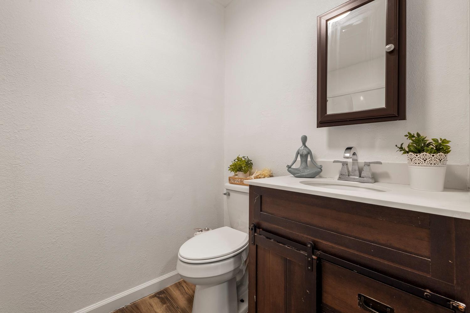 2621 Prescott Rd #79, Modesto, CA 95350