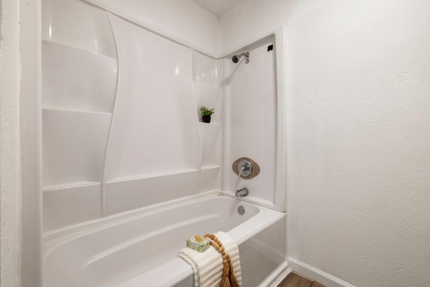 2621 Prescott Rd #79, Modesto, CA 95350