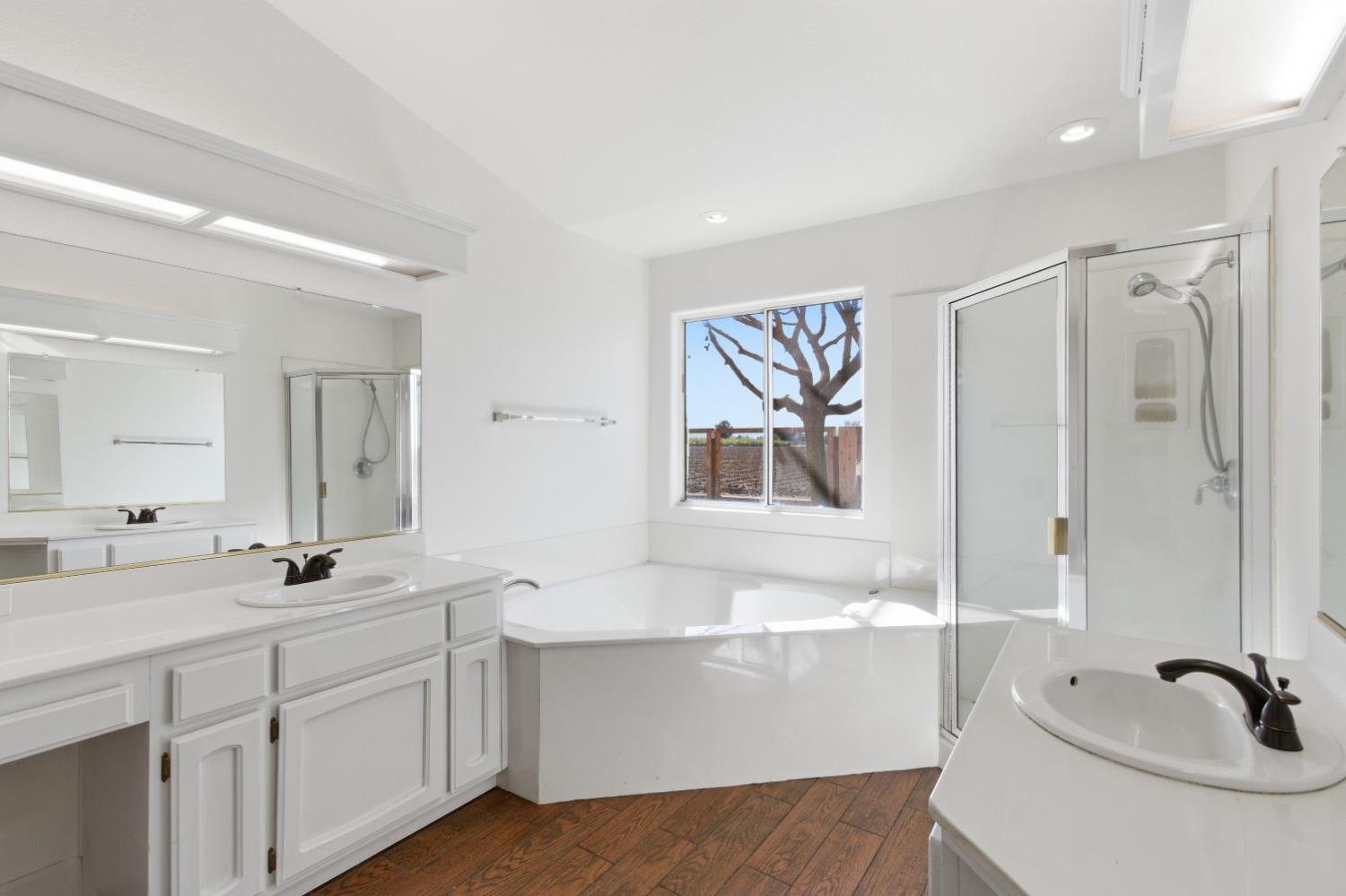 2091 Hastings Dr, Los Banos, CA 93635