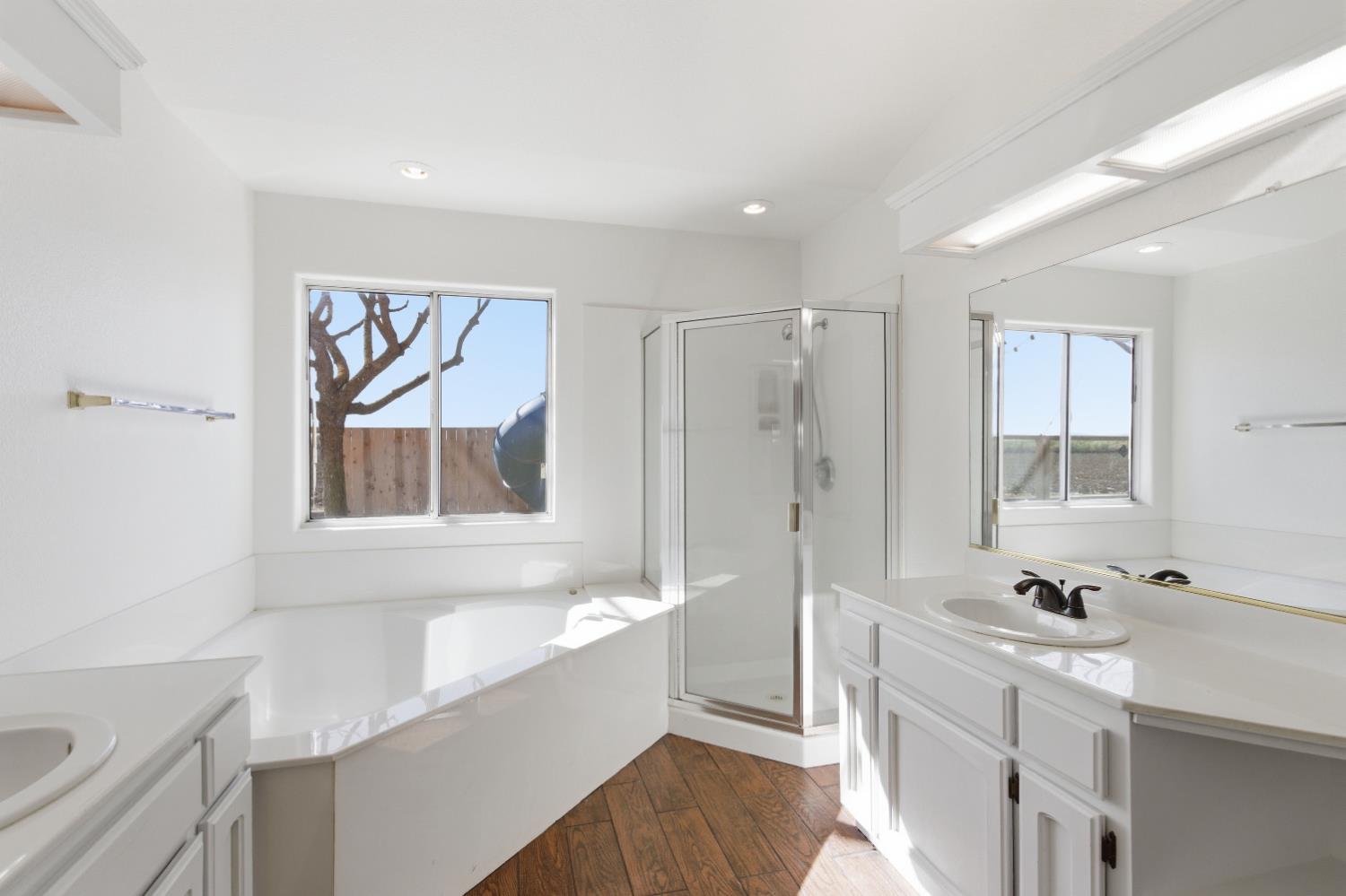 2091 Hastings Dr, Los Banos, CA 93635