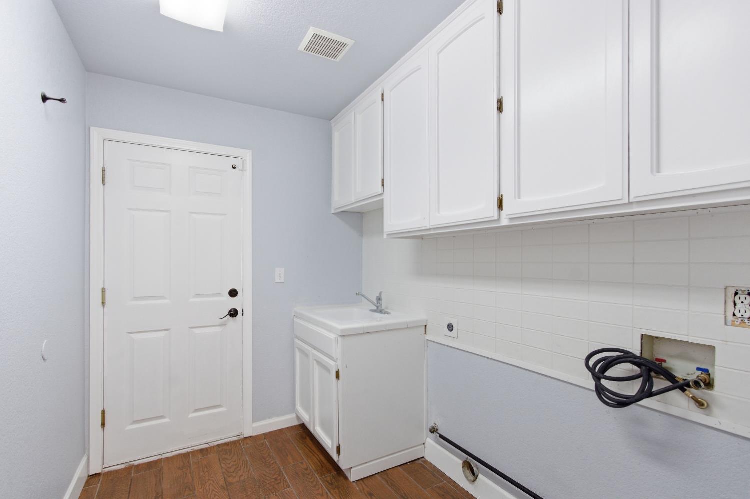 2091 Hastings Dr, Los Banos, CA 93635