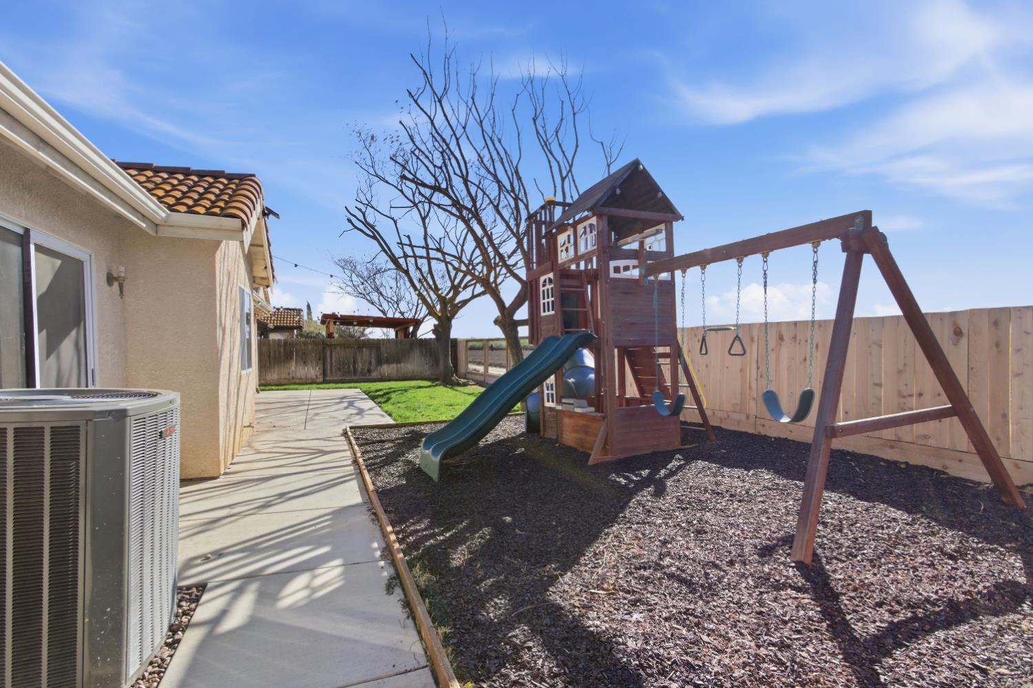 2091 Hastings Dr, Los Banos, CA 93635