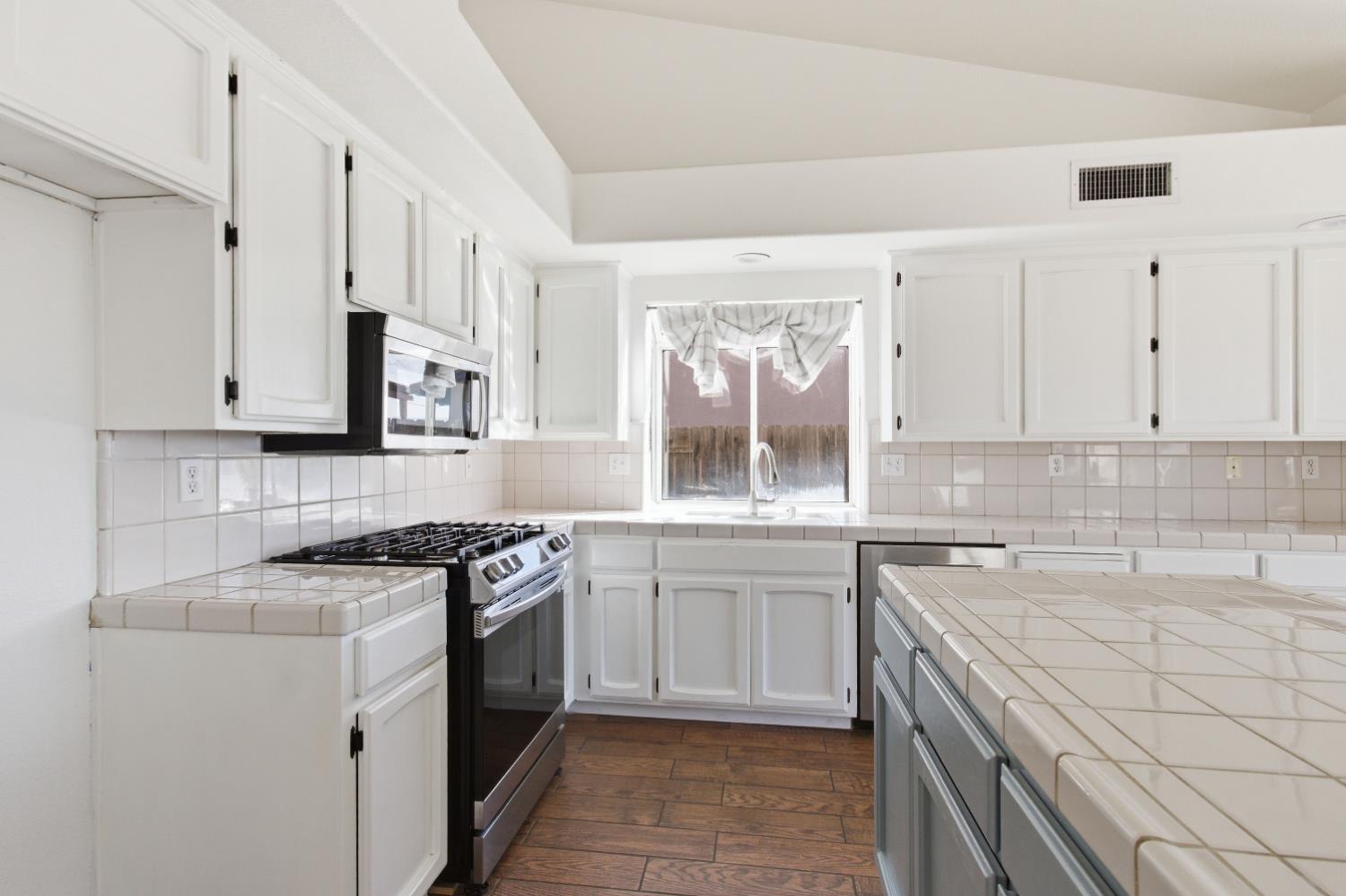 2091 Hastings Dr, Los Banos, CA 93635