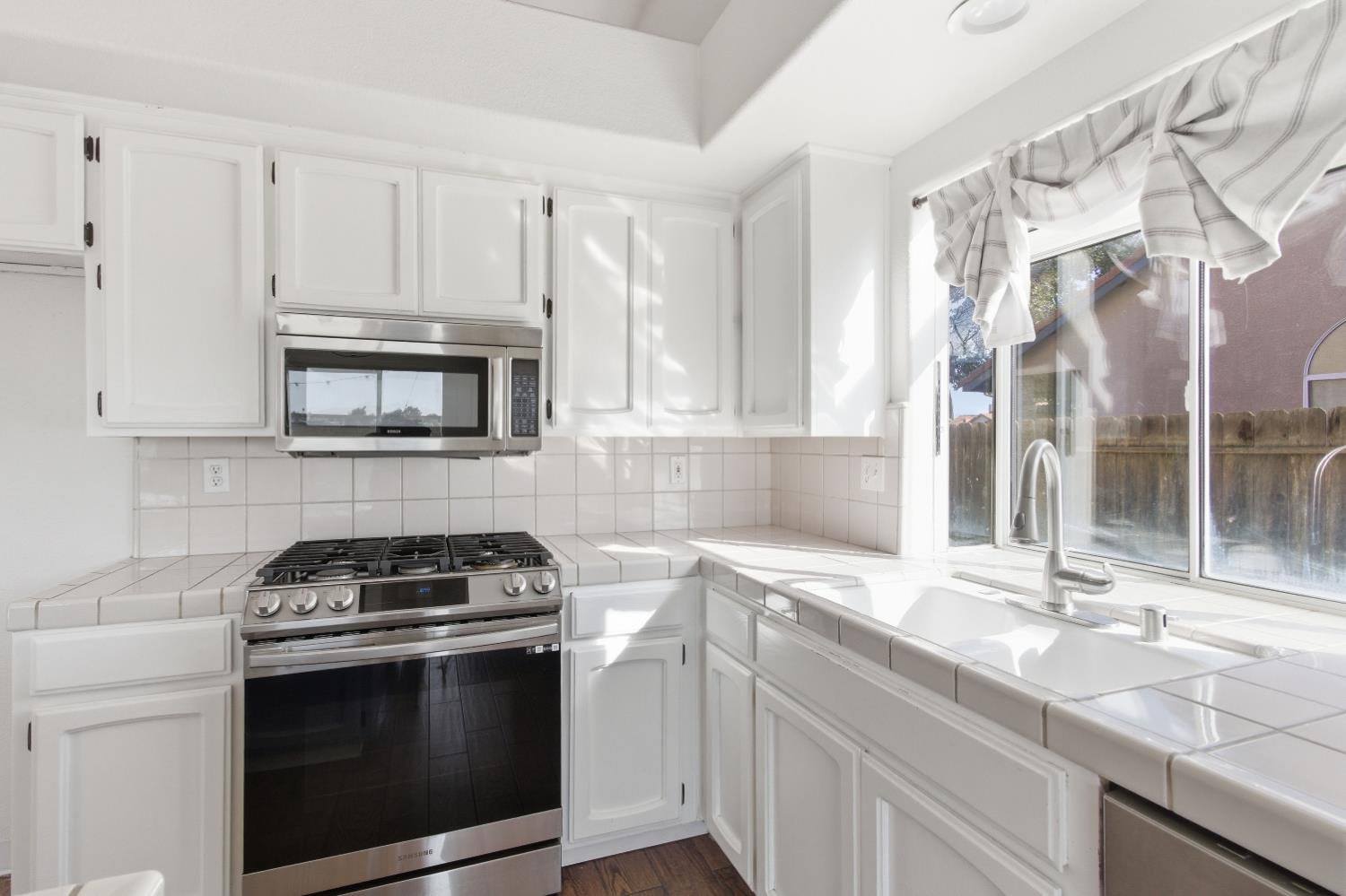 2091 Hastings Dr, Los Banos, CA 93635