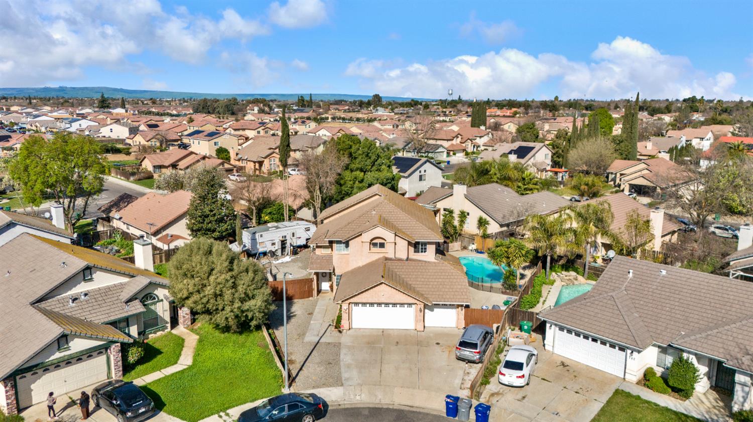 708 Coastal Ct, Los Banos, CA 93635