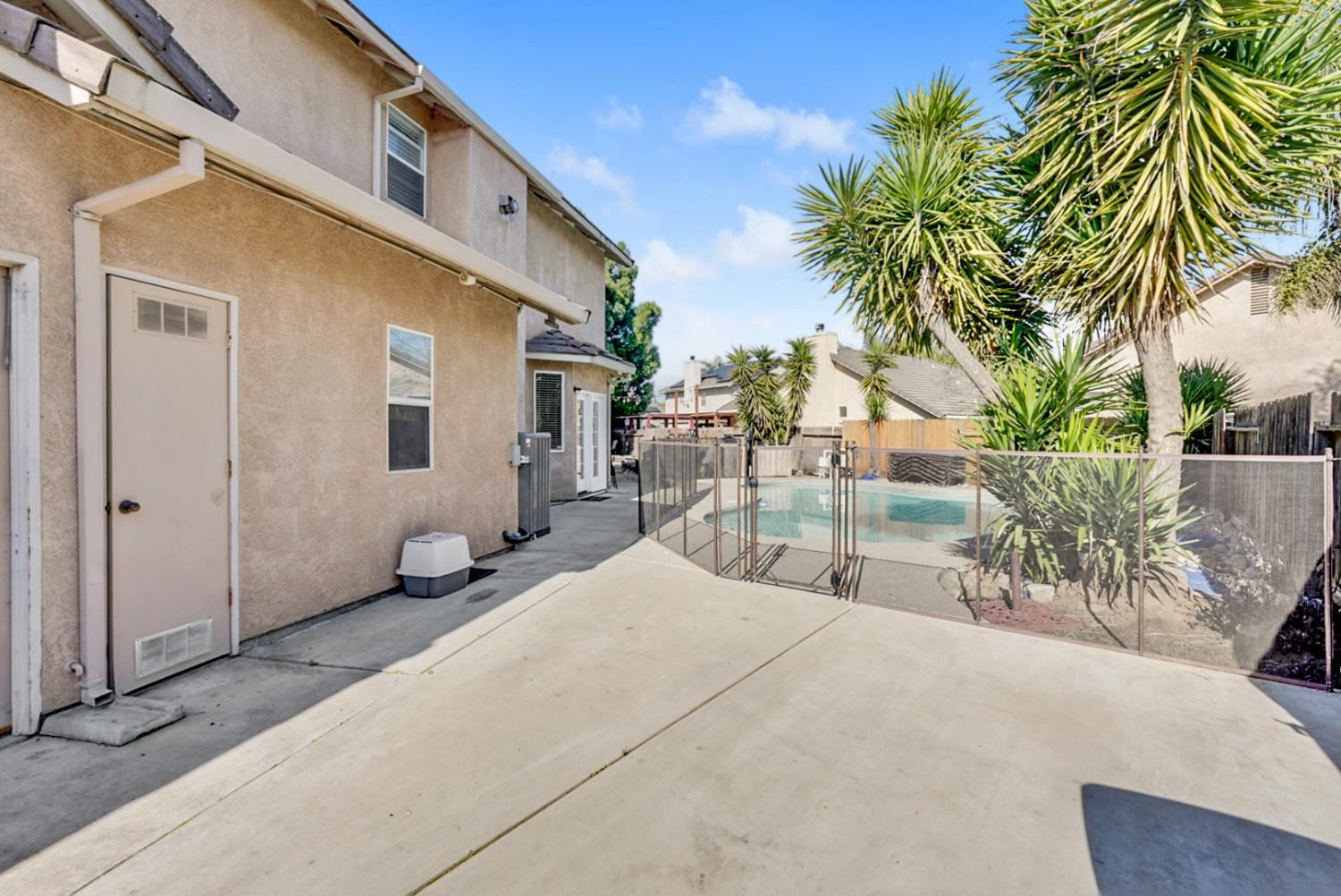 708 Coastal Ct, Los Banos, CA 93635