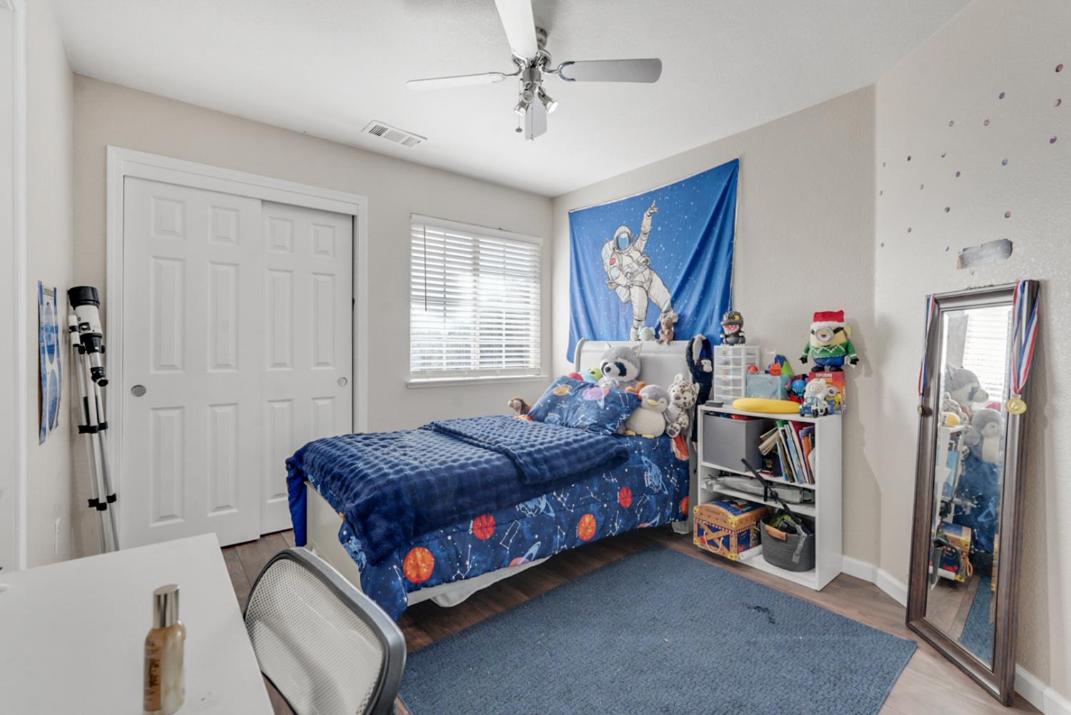 708 Coastal Ct, Los Banos, CA 93635