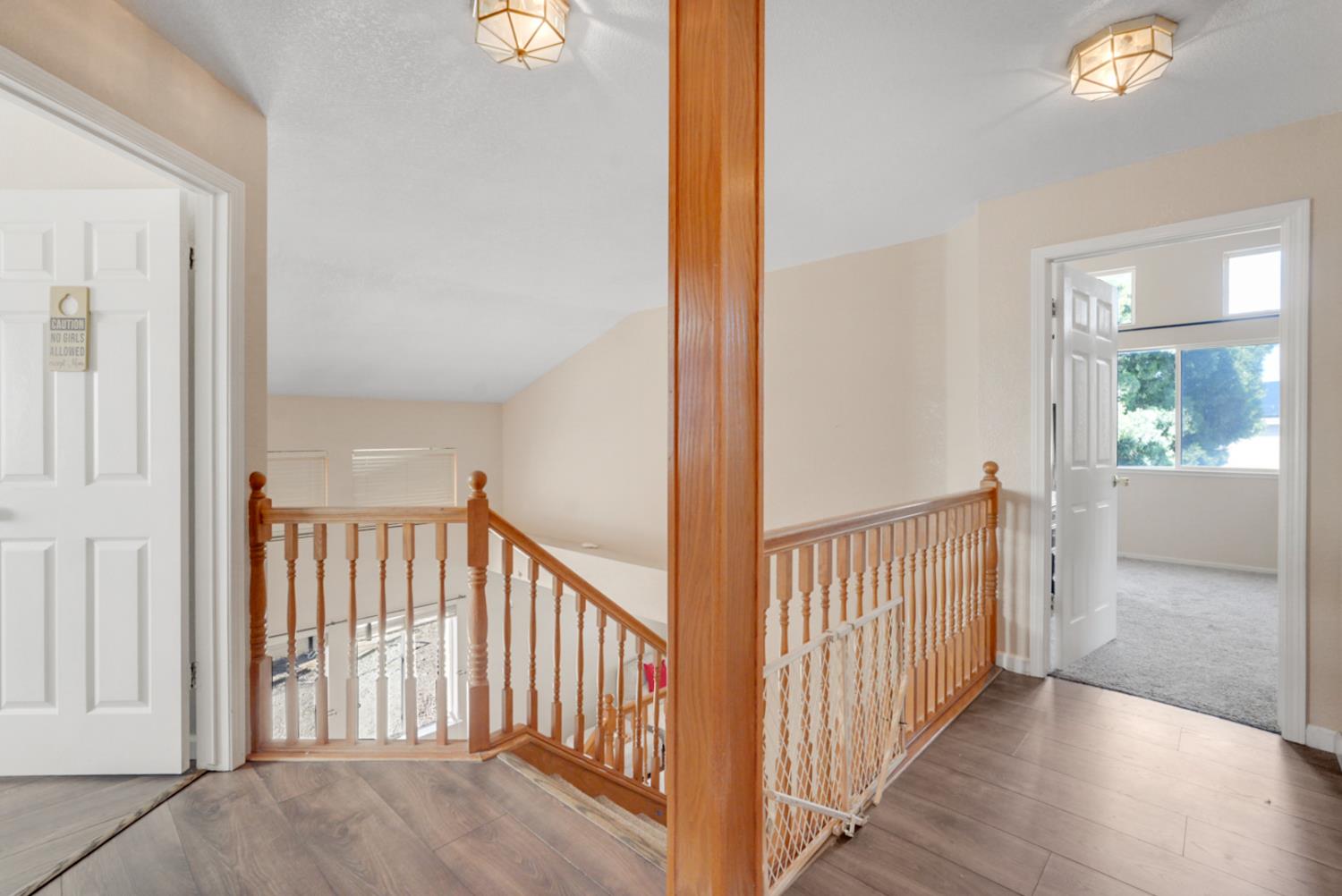 708 Coastal Ct, Los Banos, CA 93635