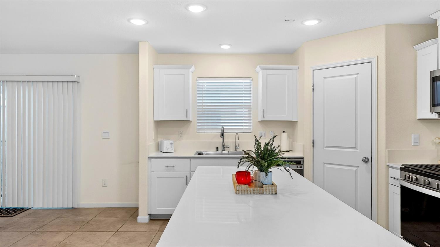 12011 Reid Ct, Waterford, CA 95386