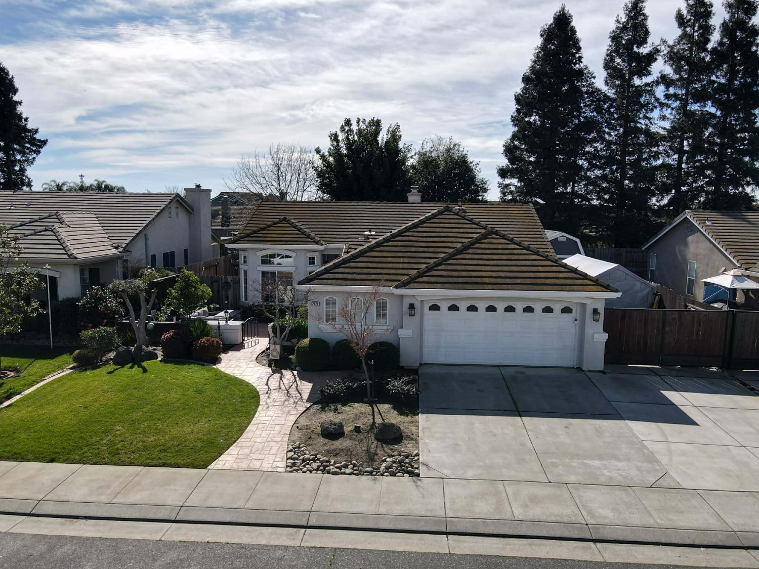 2421 Jonathon Dr, Escalon, CA 95320