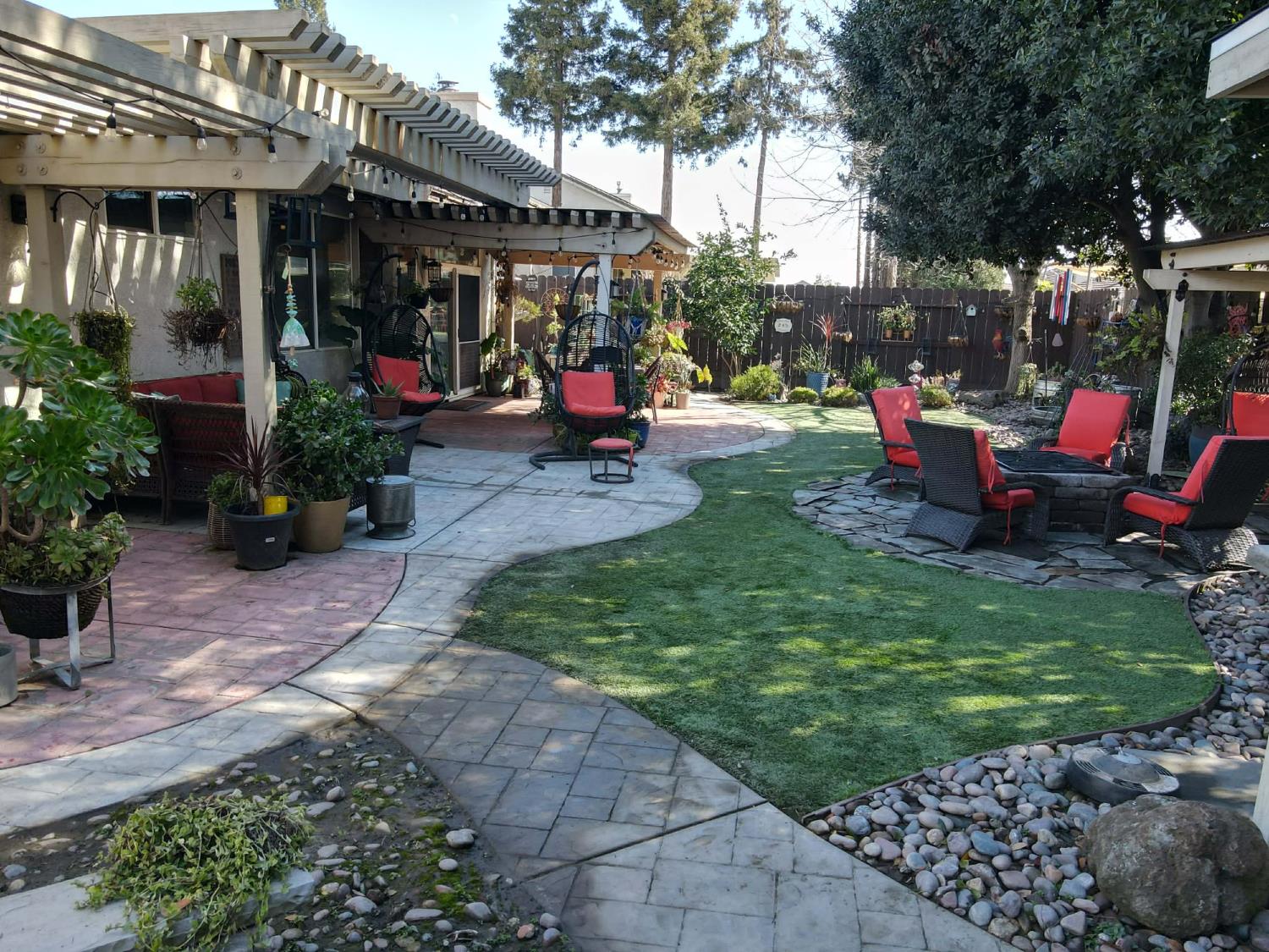 2421 Jonathon Dr, Escalon, CA 95320