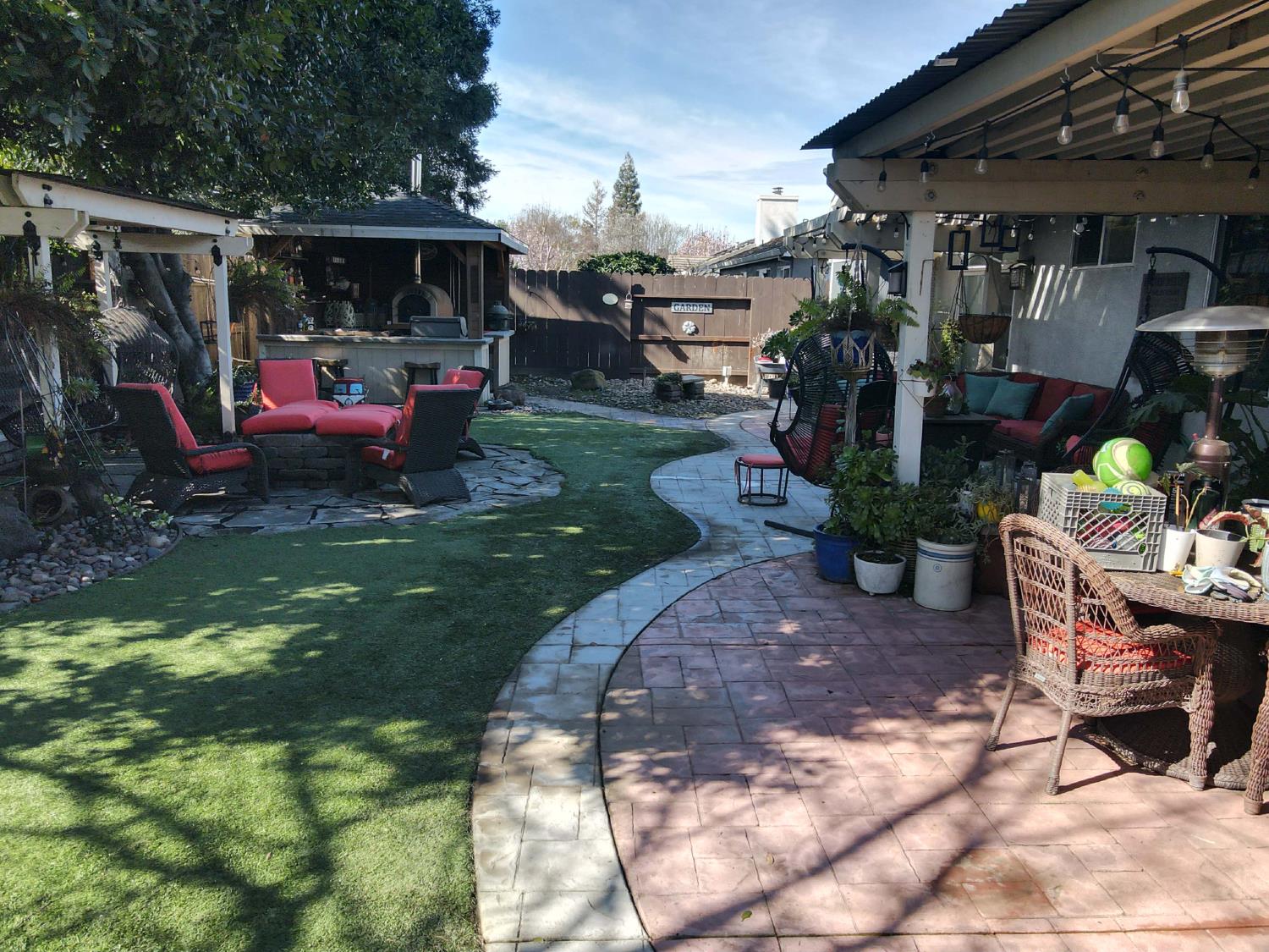 2421 Jonathon Dr, Escalon, CA 95320