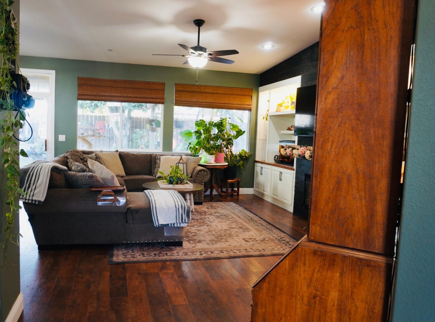 2421 Jonathon Dr, Escalon, CA 95320