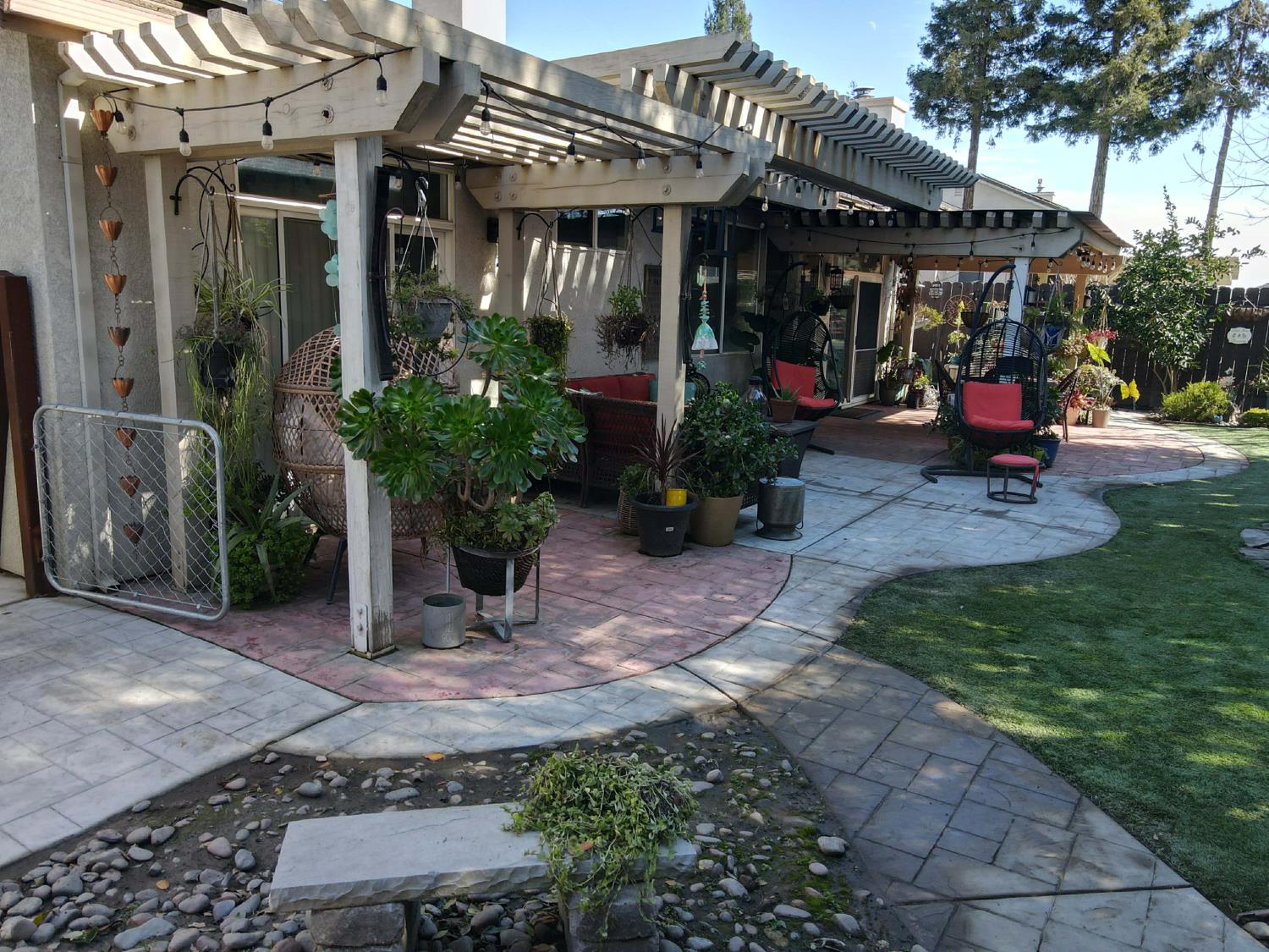 2421 Jonathon Dr, Escalon, CA 95320