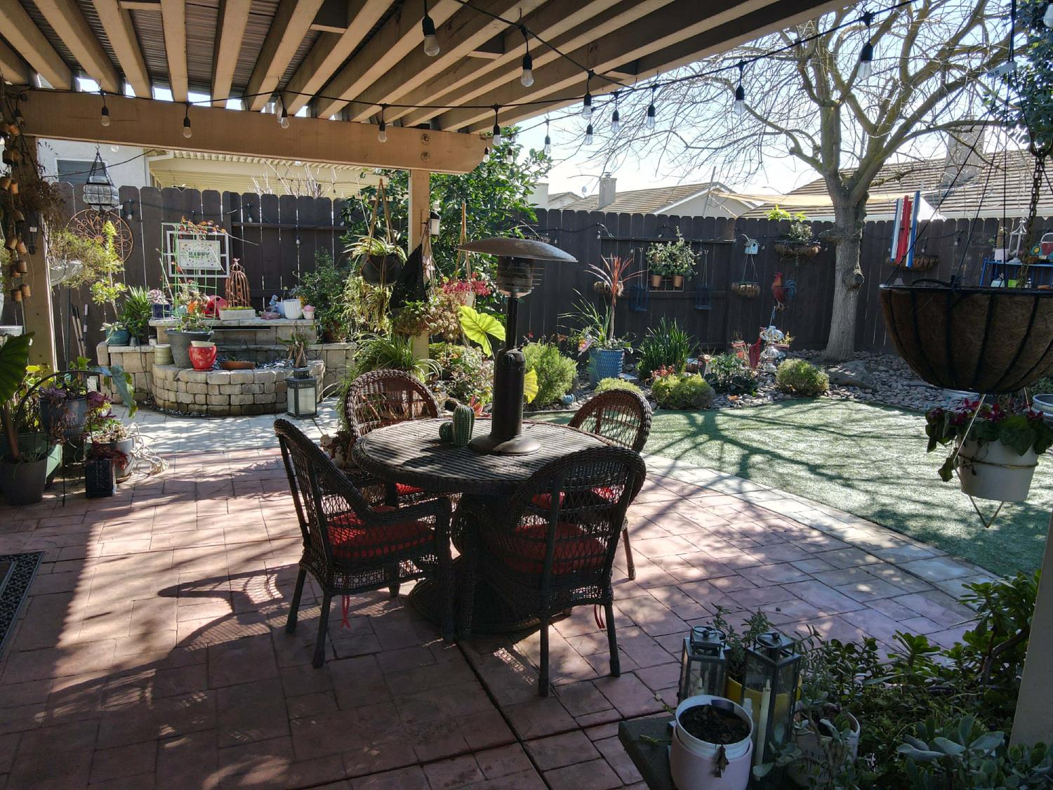 2421 Jonathon Dr, Escalon, CA 95320