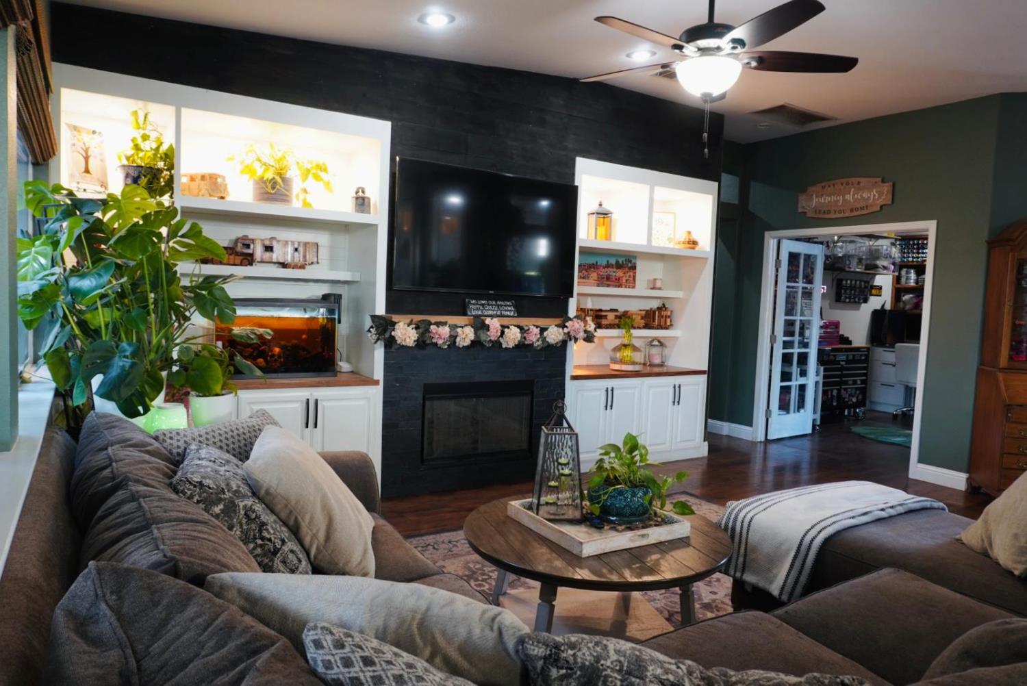 2421 Jonathon Dr, Escalon, CA 95320