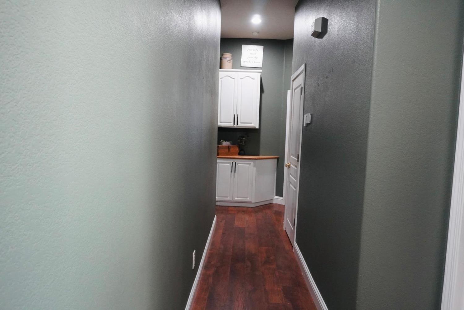 2421 Jonathon Dr, Escalon, CA 95320