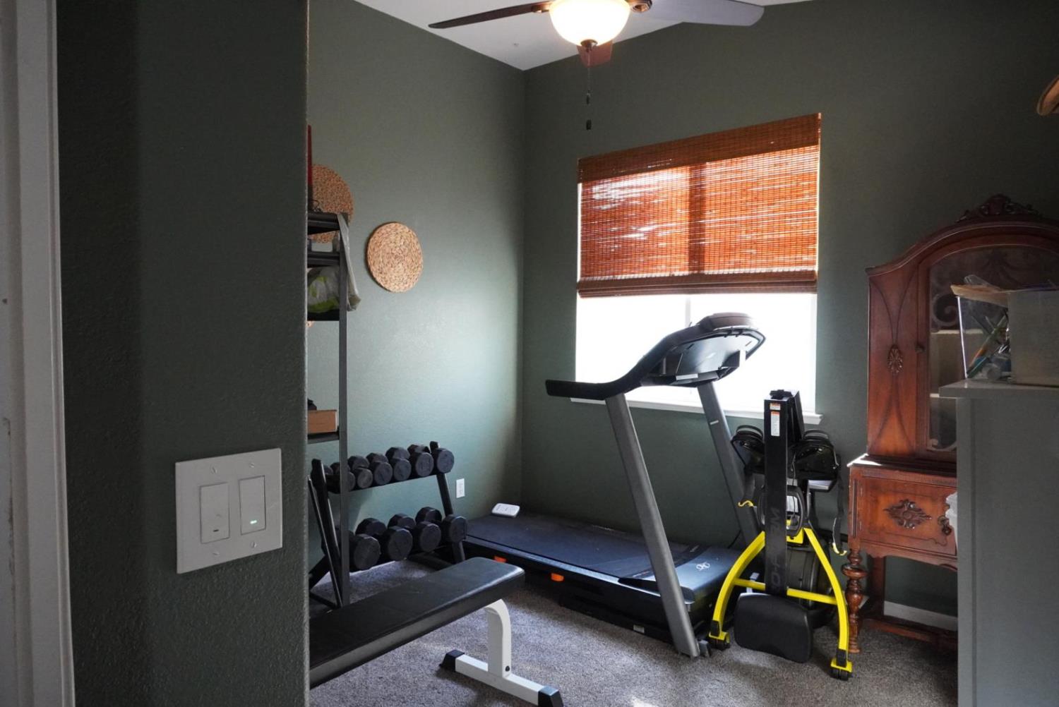 2421 Jonathon Dr, Escalon, CA 95320