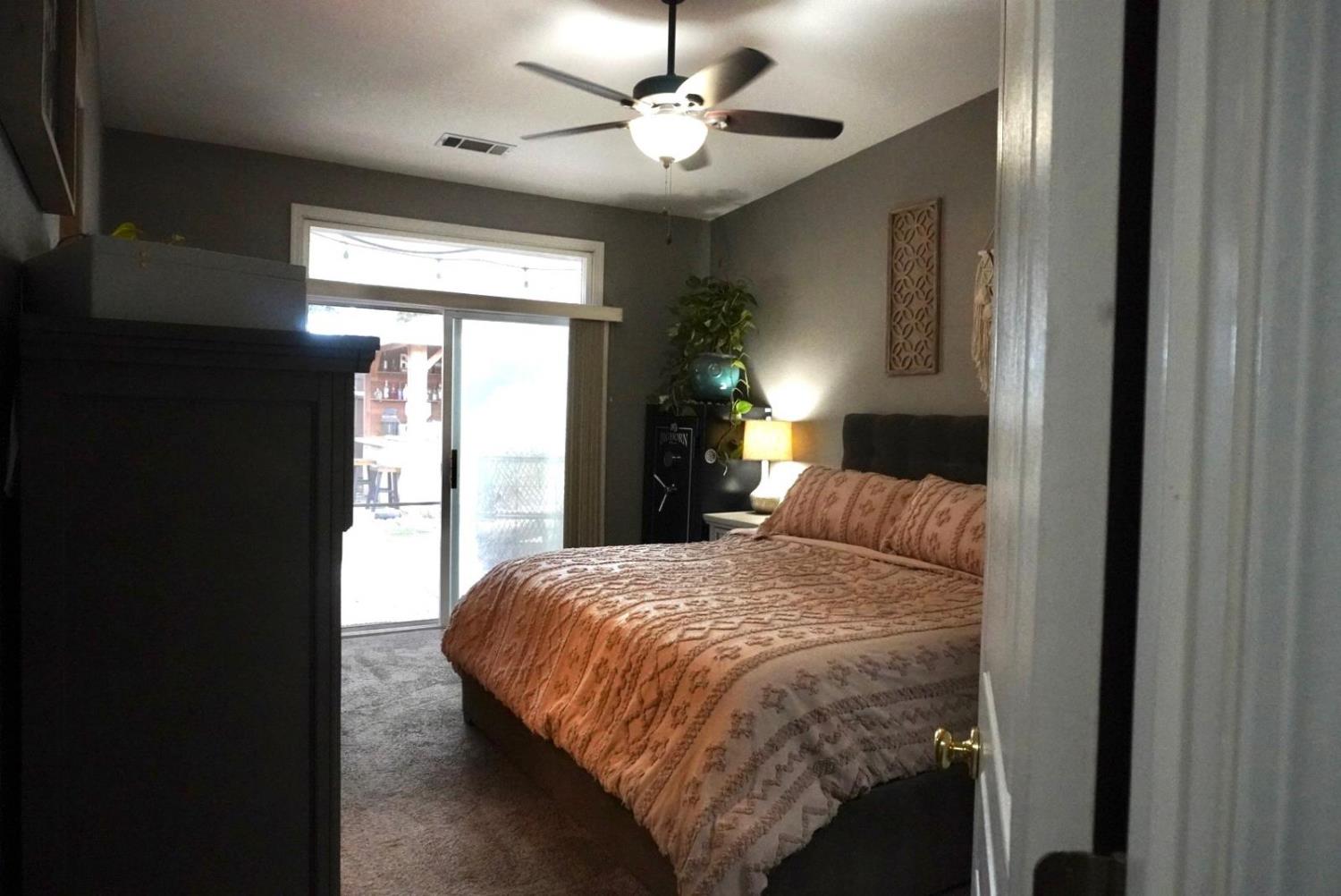 2421 Jonathon Dr, Escalon, CA 95320