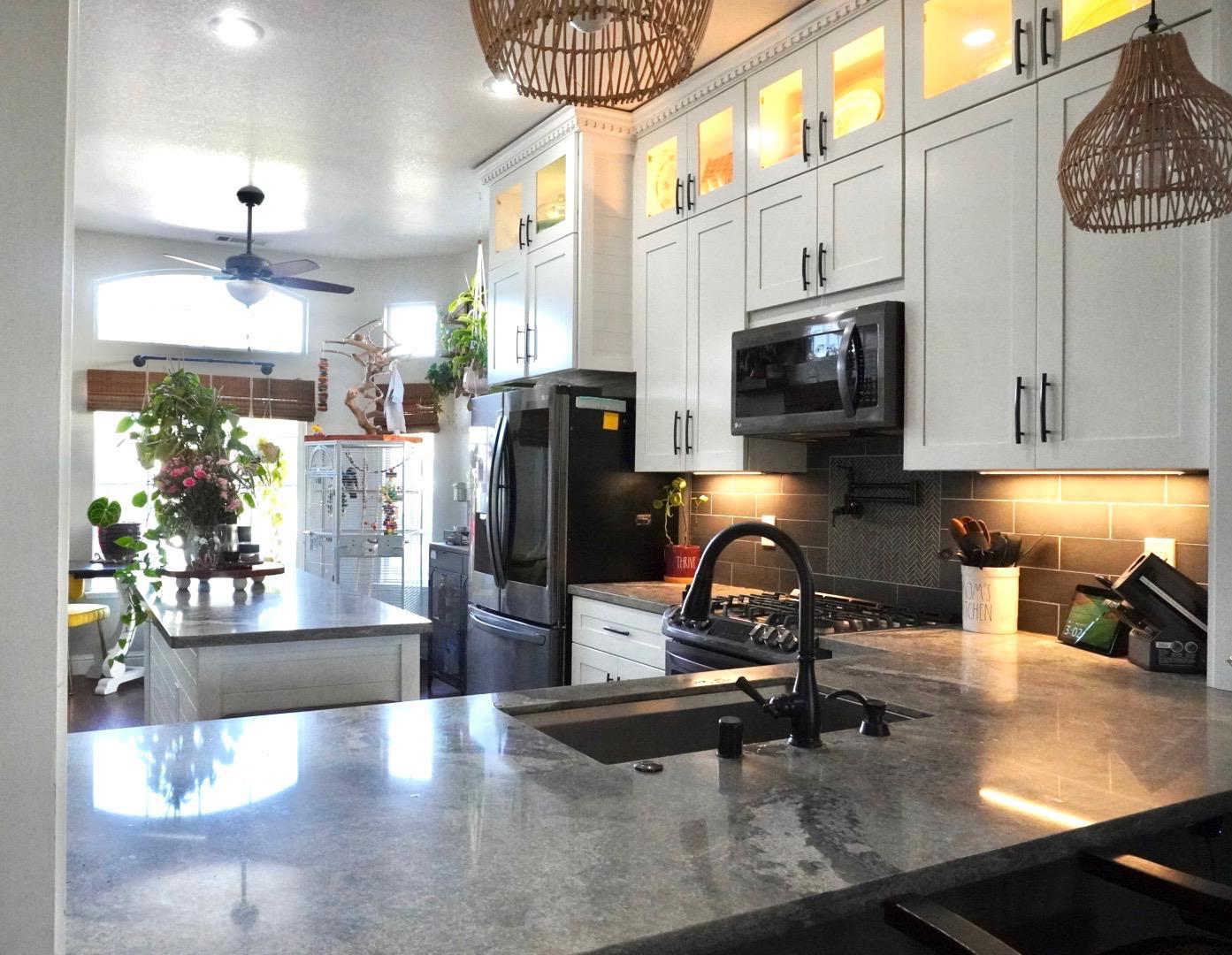 2421 Jonathon Dr, Escalon, CA 95320