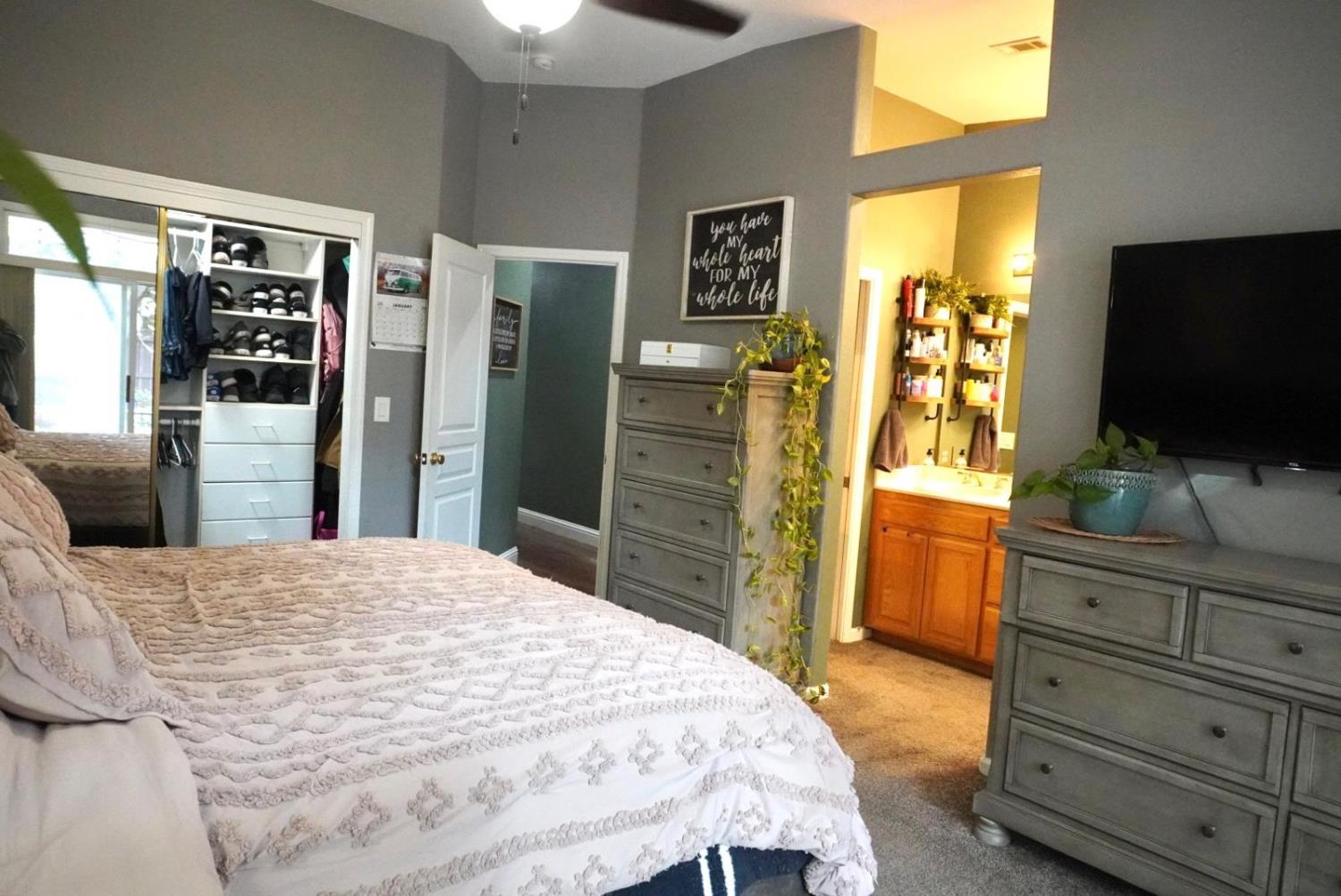 2421 Jonathon Dr, Escalon, CA 95320