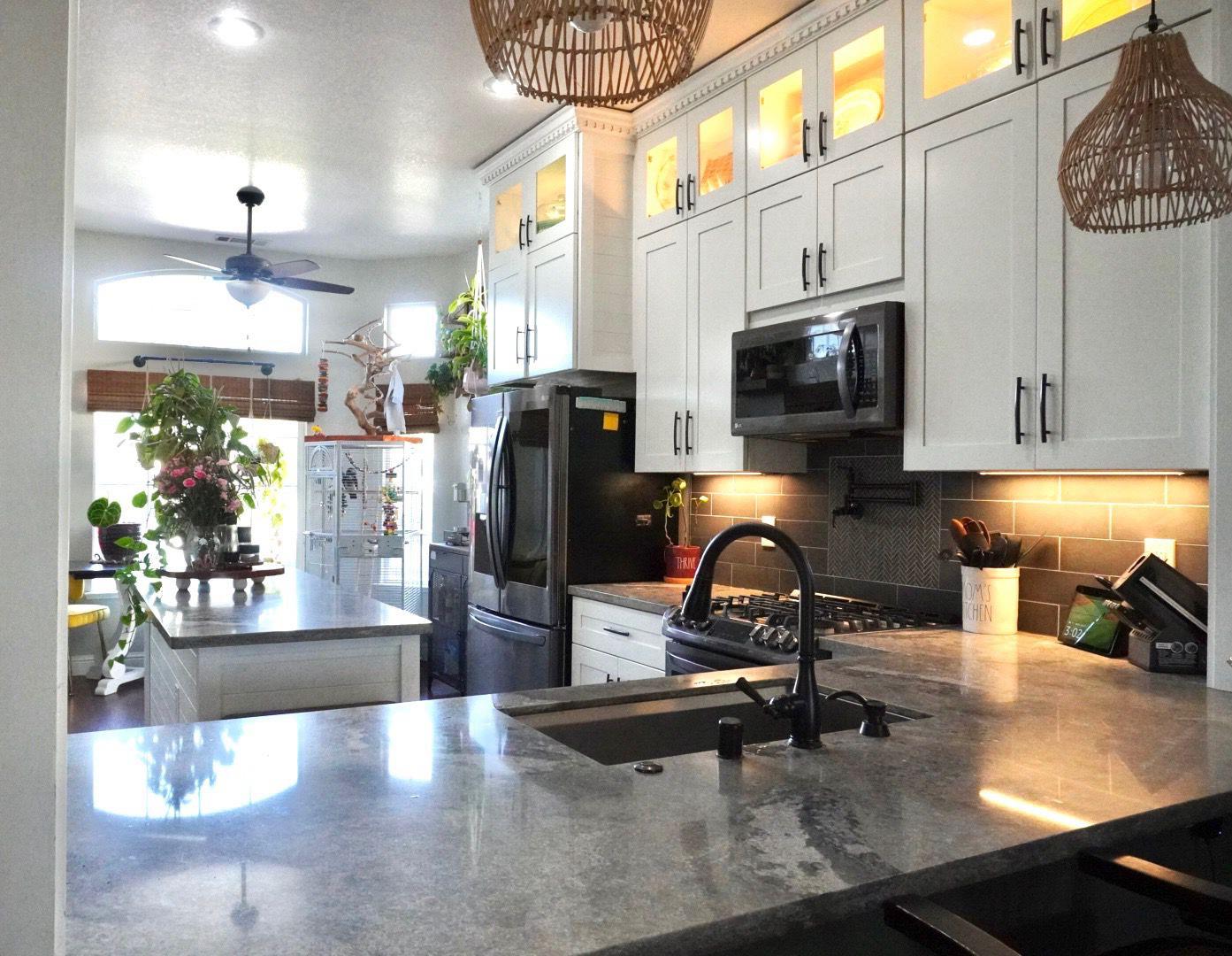 2421 Jonathon Dr, Escalon, CA 95320