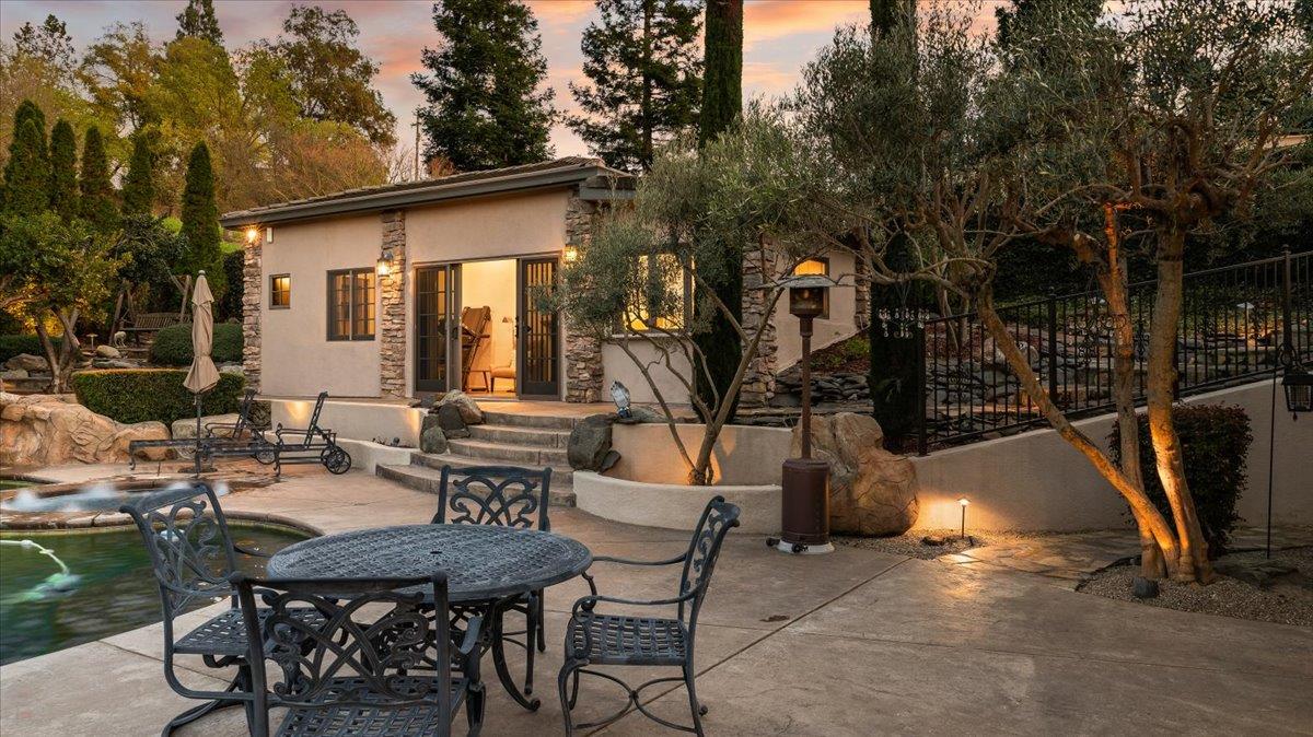 9904 Fox Borough Dr, Oakdale, CA 95361