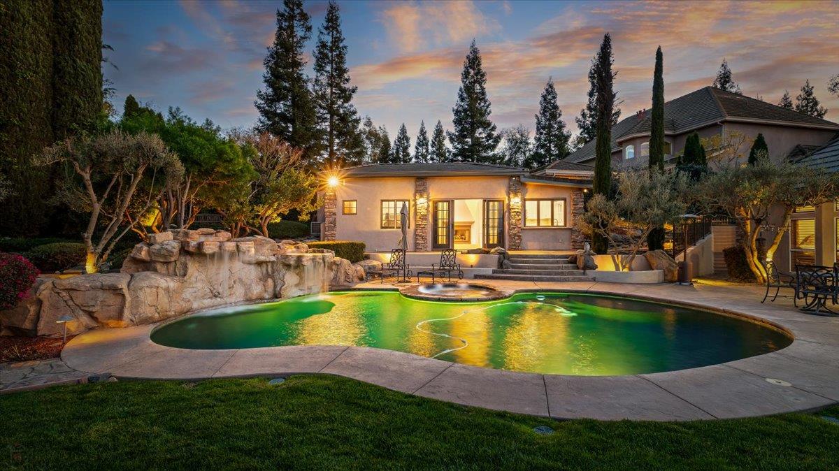 9904 Fox Borough Dr, Oakdale, CA 95361