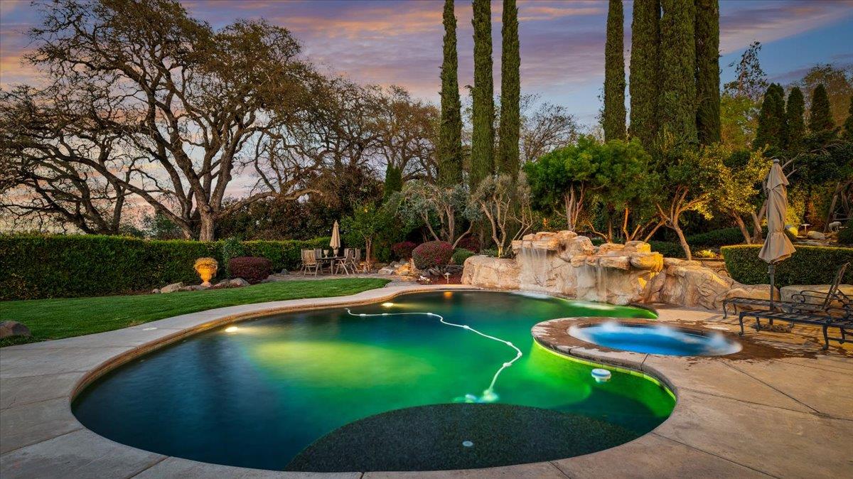 9904 Fox Borough Dr, Oakdale, CA 95361