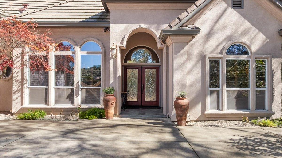 9904 Fox Borough Dr, Oakdale, CA 95361