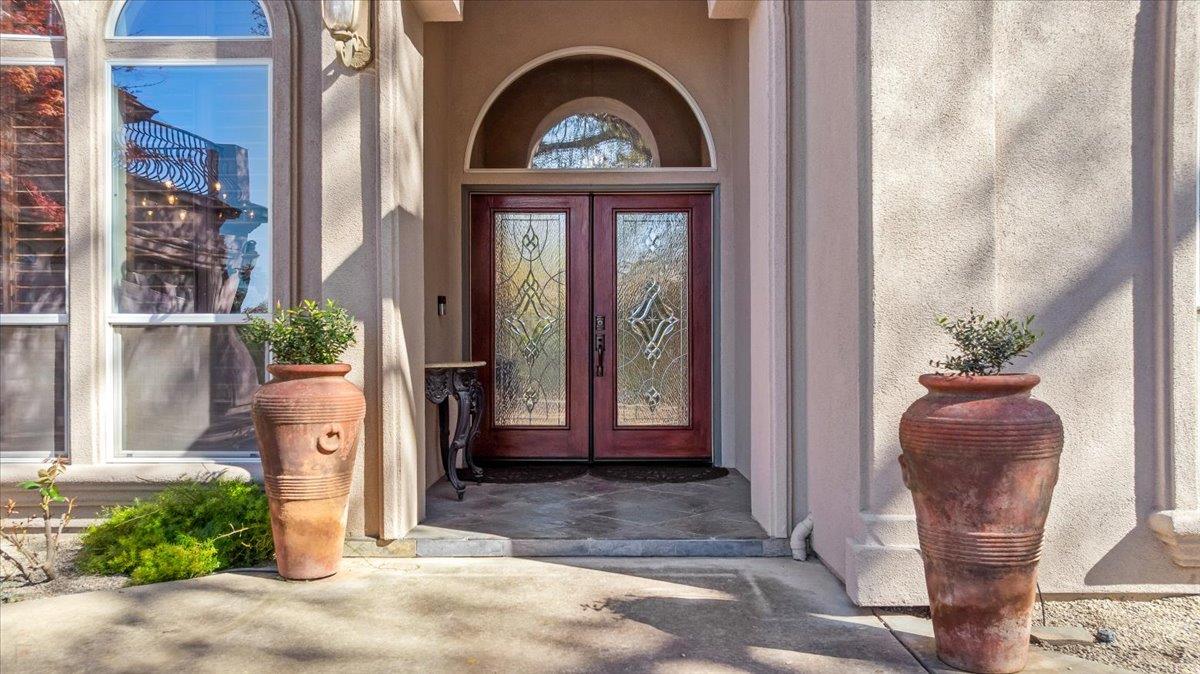 9904 Fox Borough Dr, Oakdale, CA 95361