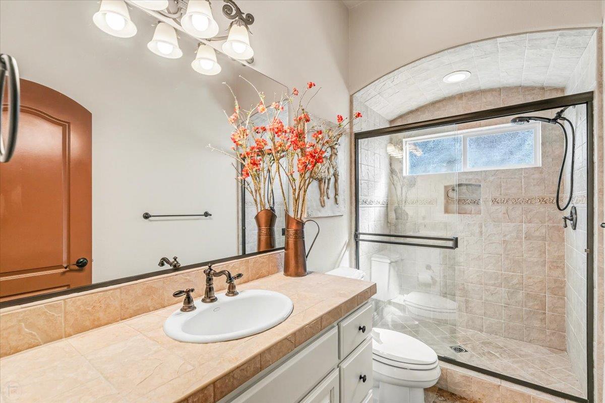 9904 Fox Borough Dr, Oakdale, CA 95361