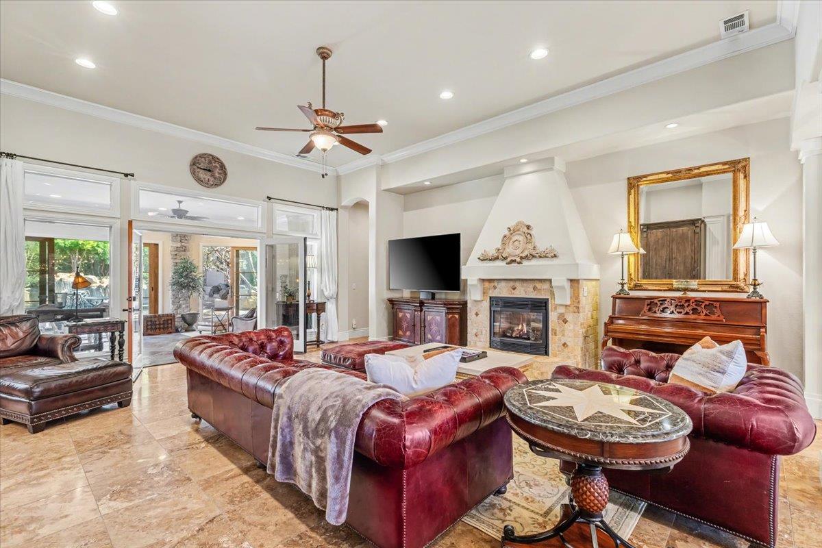 9904 Fox Borough Dr, Oakdale, CA 95361