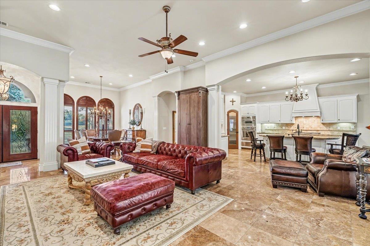 9904 Fox Borough Dr, Oakdale, CA 95361