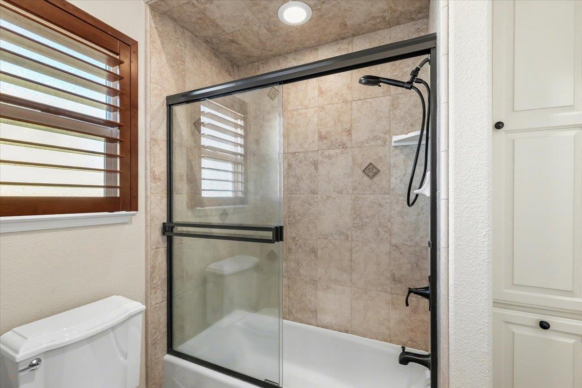 9904 Fox Borough Dr, Oakdale, CA 95361