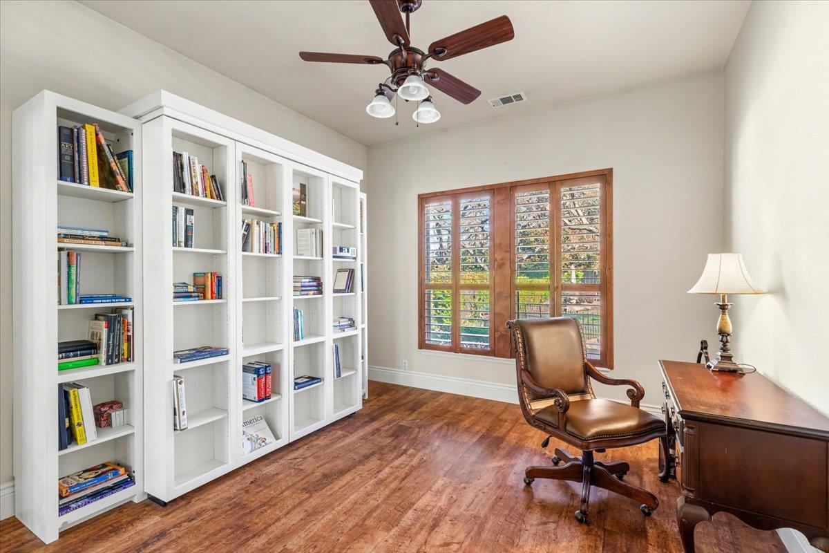 9904 Fox Borough Dr, Oakdale, CA 95361