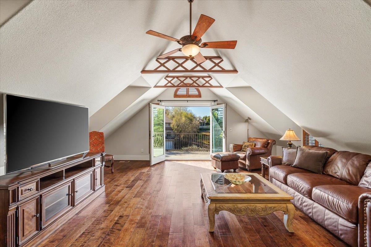 9904 Fox Borough Dr, Oakdale, CA 95361