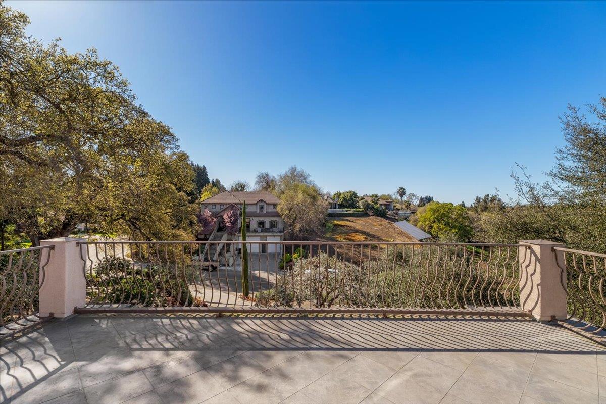 9904 Fox Borough Dr, Oakdale, CA 95361