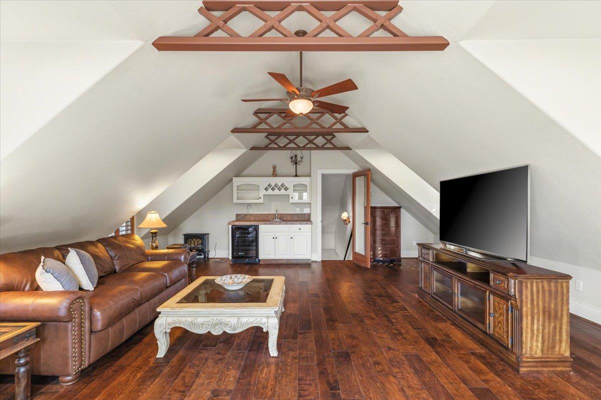 9904 Fox Borough Dr, Oakdale, CA 95361