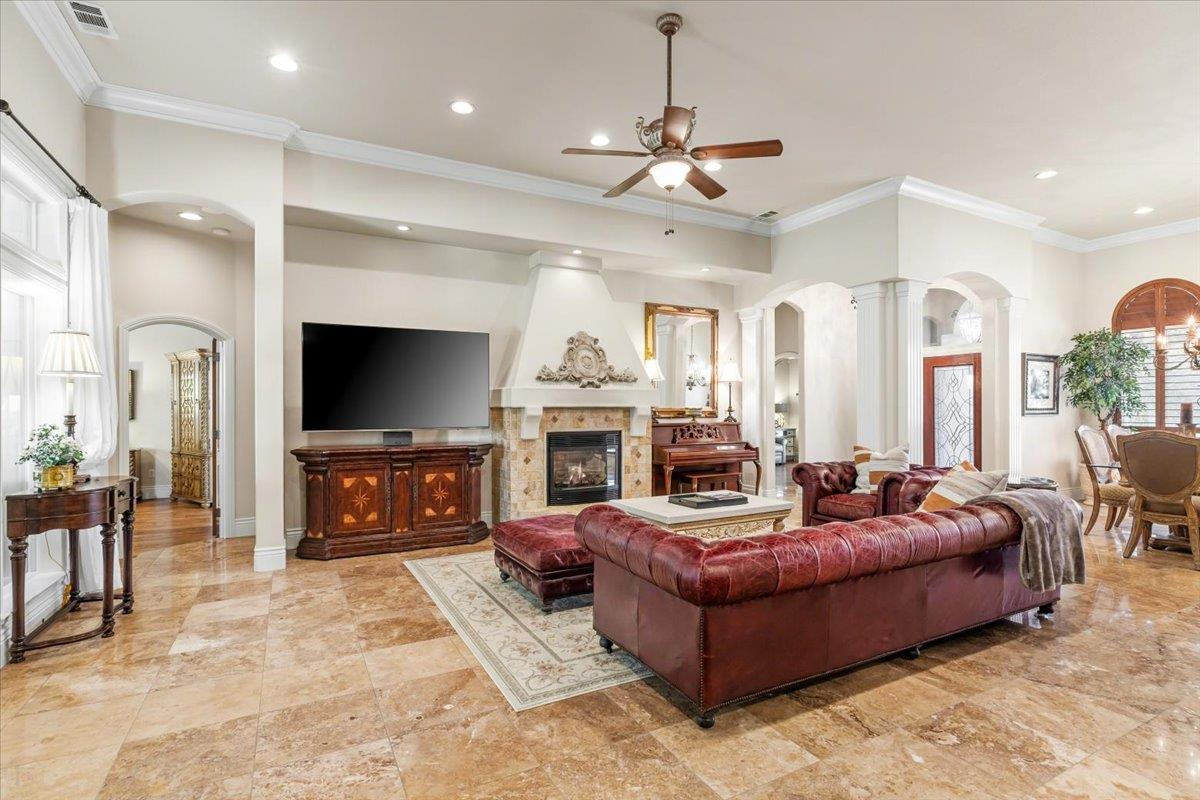 9904 Fox Borough Dr, Oakdale, CA 95361