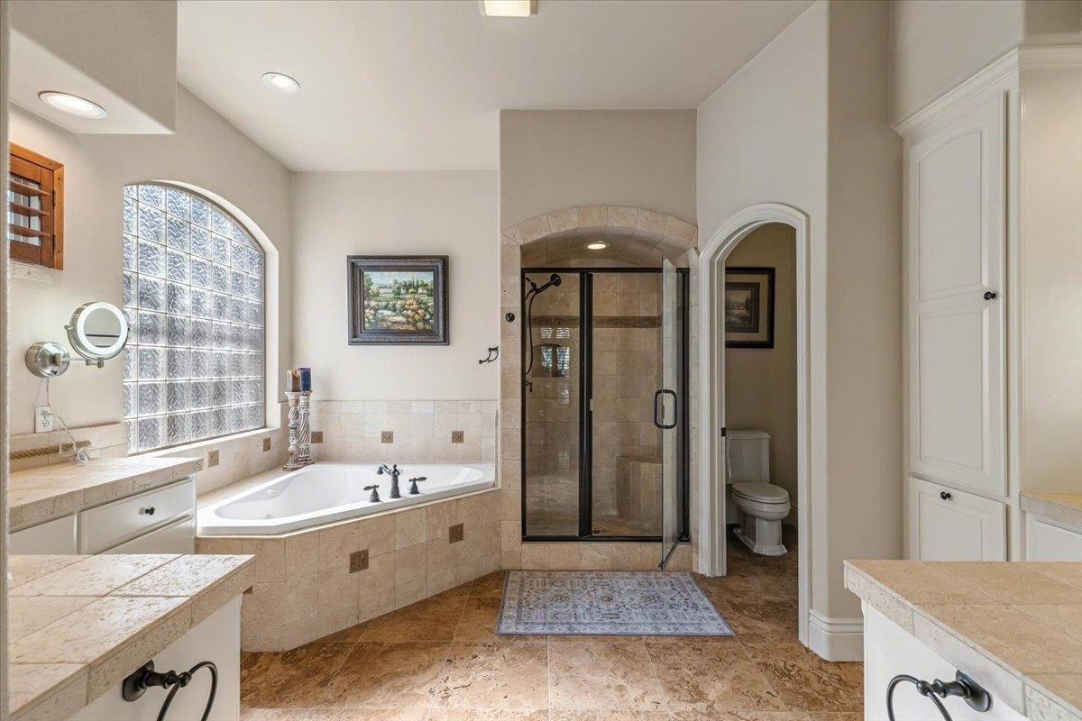 9904 Fox Borough Dr, Oakdale, CA 95361