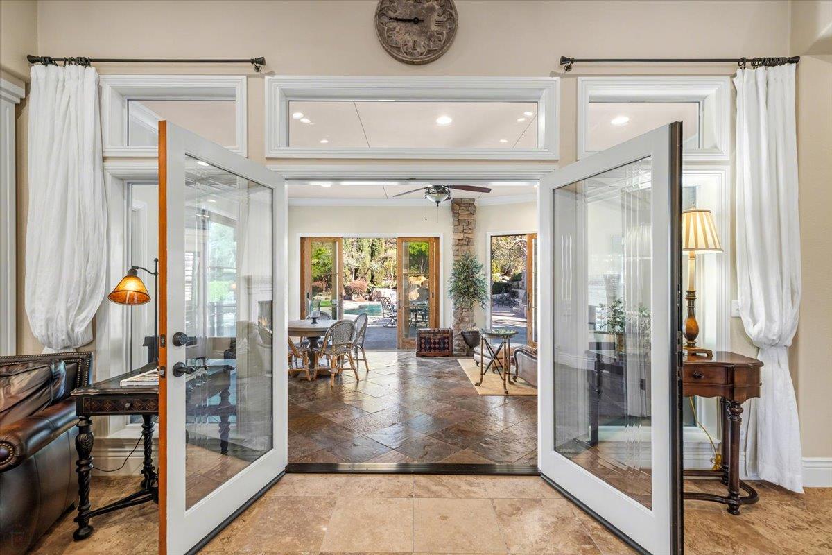 9904 Fox Borough Dr, Oakdale, CA 95361