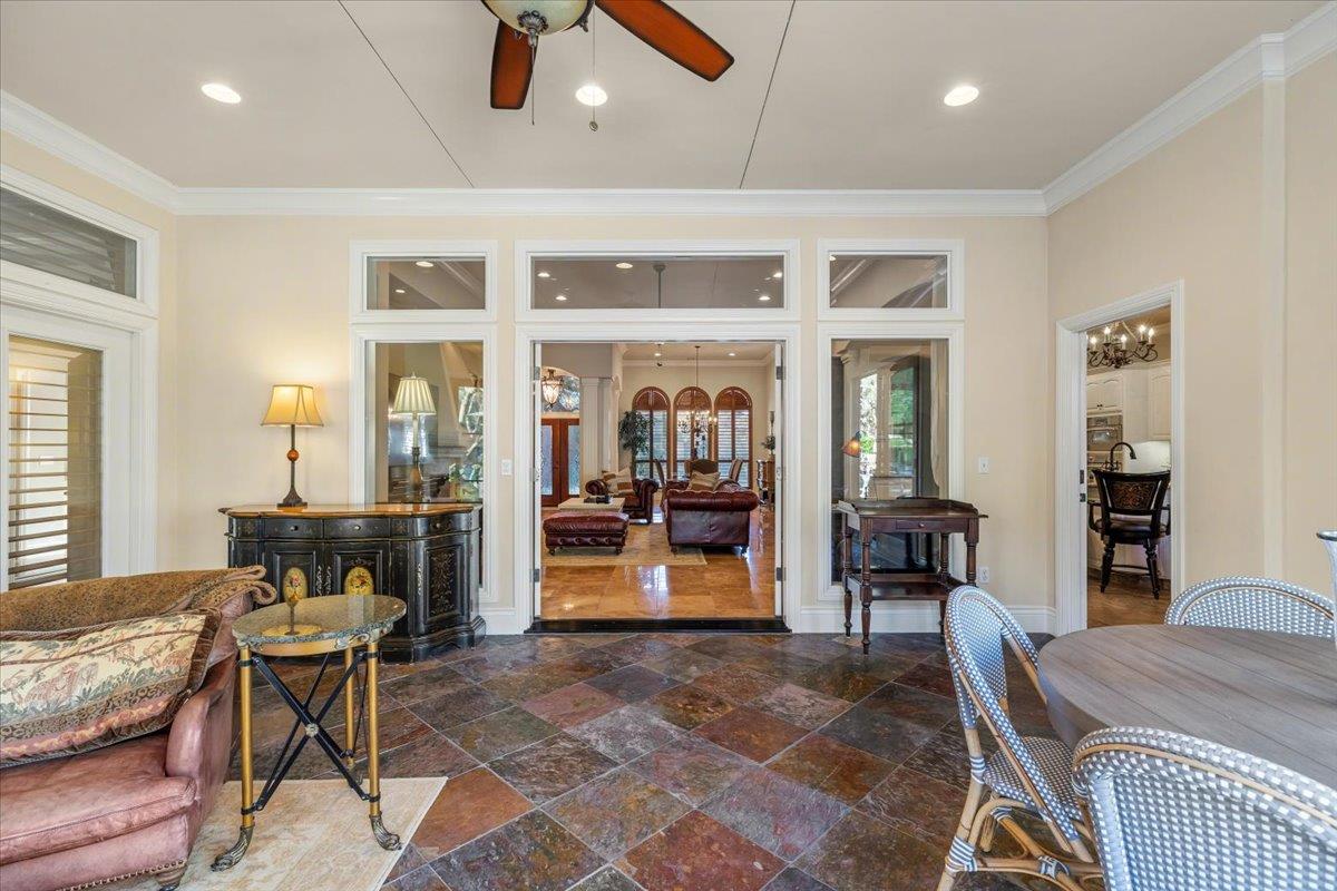 9904 Fox Borough Dr, Oakdale, CA 95361