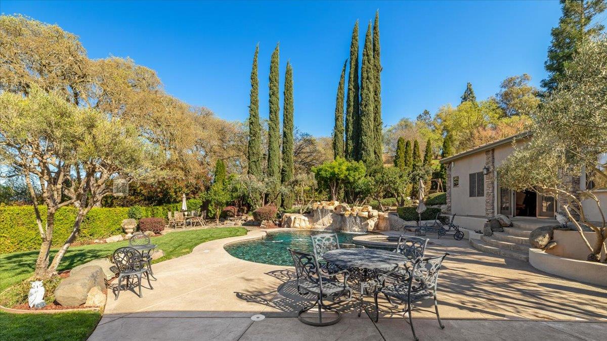 9904 Fox Borough Dr, Oakdale, CA 95361