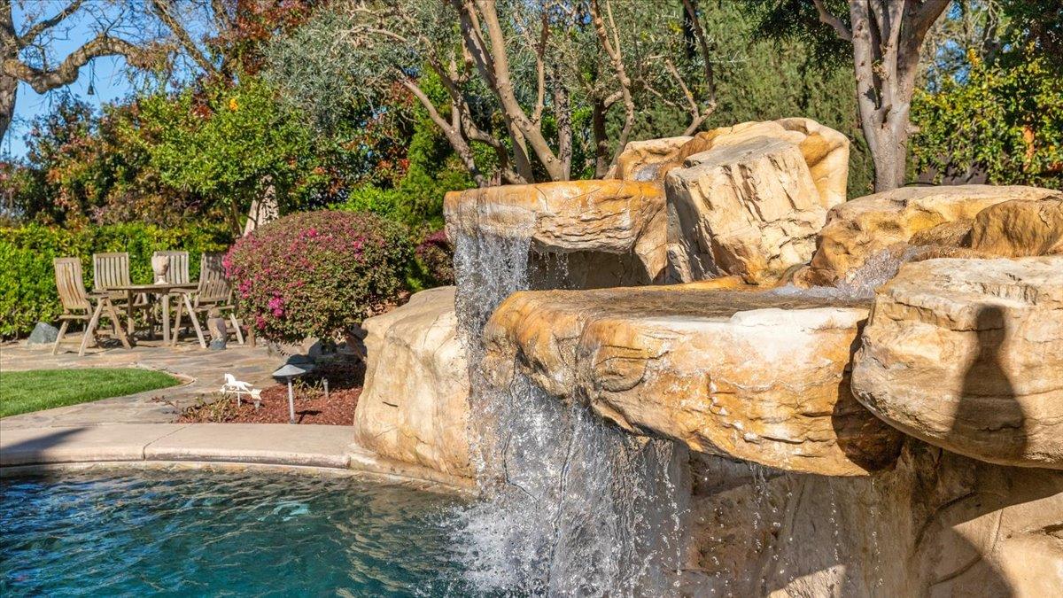 9904 Fox Borough Dr, Oakdale, CA 95361