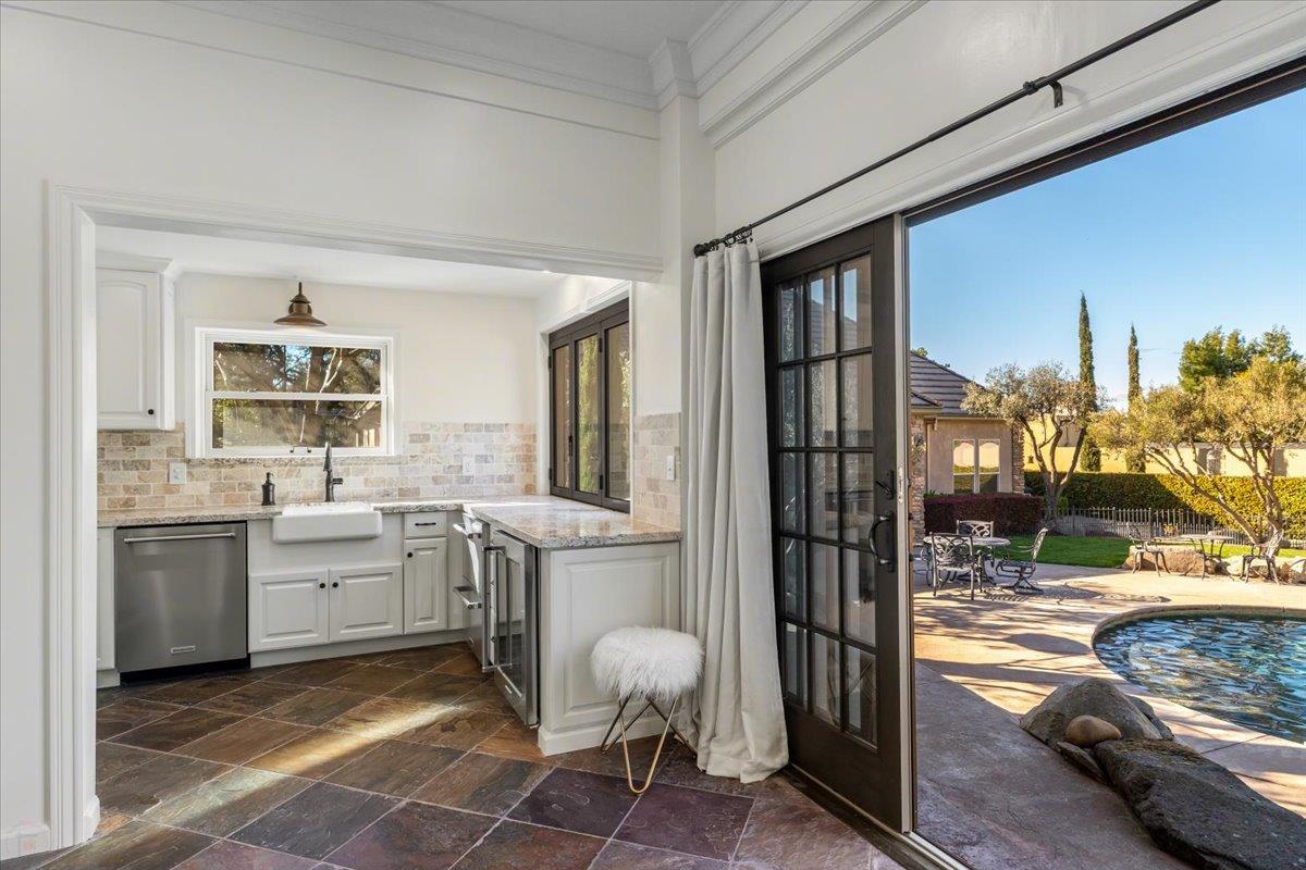 9904 Fox Borough Dr, Oakdale, CA 95361