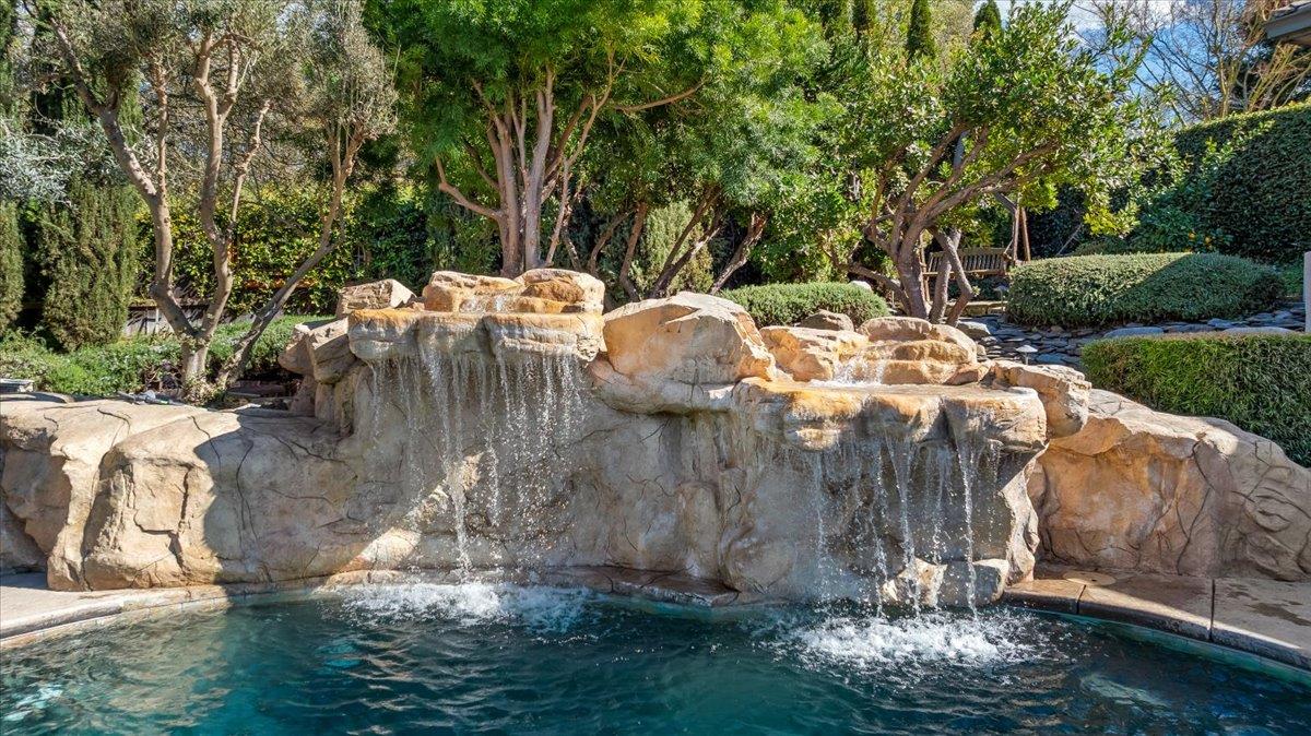 9904 Fox Borough Dr, Oakdale, CA 95361