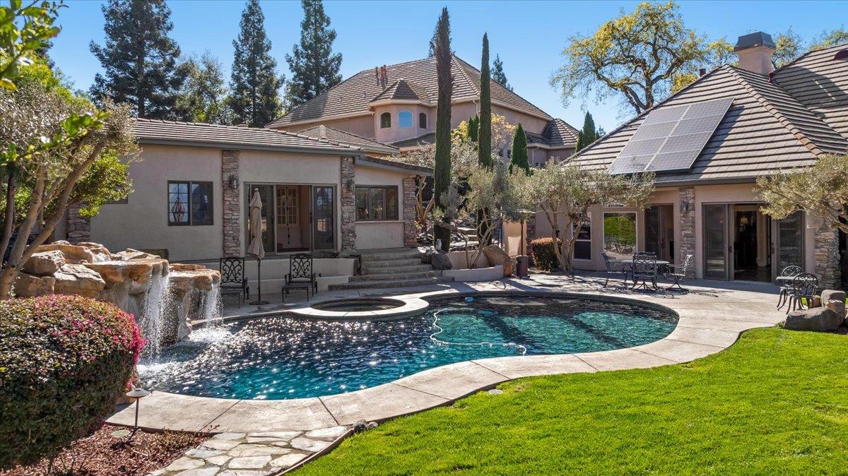 9904 Fox Borough Dr, Oakdale, CA 95361