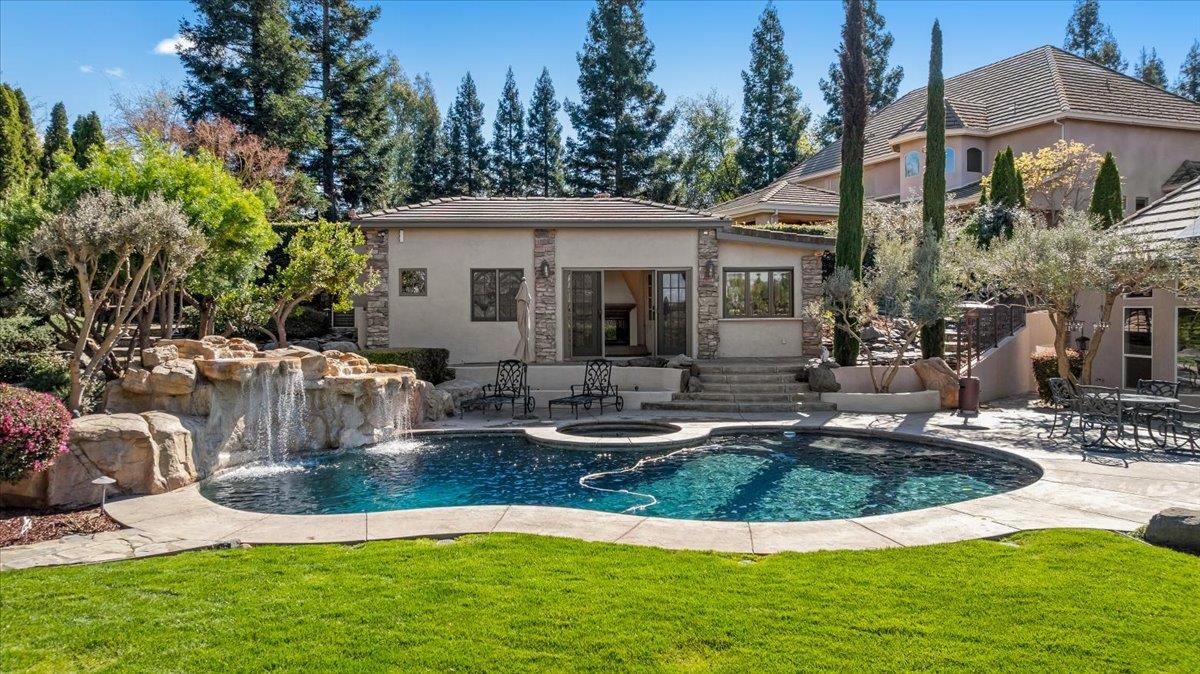 9904 Fox Borough Dr, Oakdale, CA 95361