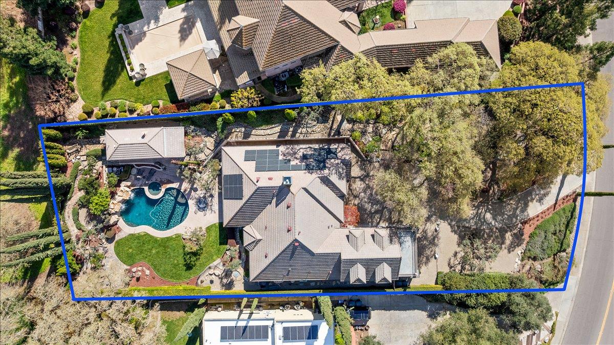 9904 Fox Borough Dr, Oakdale, CA 95361